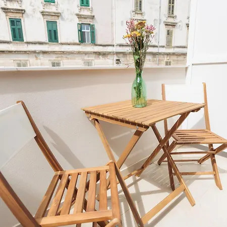 Barbara I - Luxury With Balcony Zara