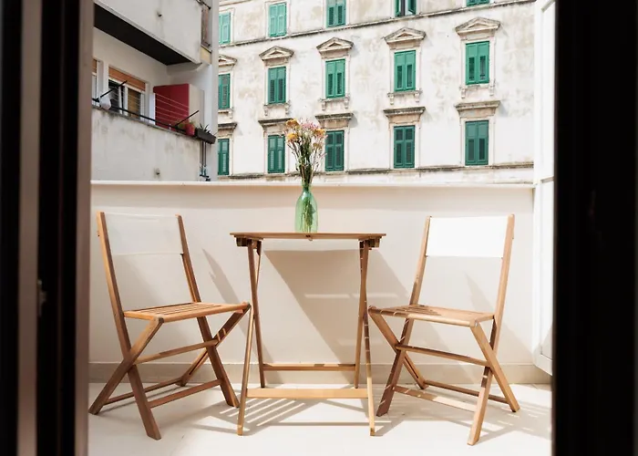 Barbara I - Luxury With Balcony Zara