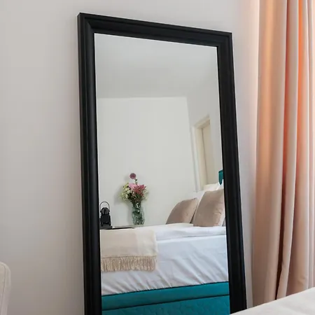 Barbara I - Luxury With Balcony Guest house