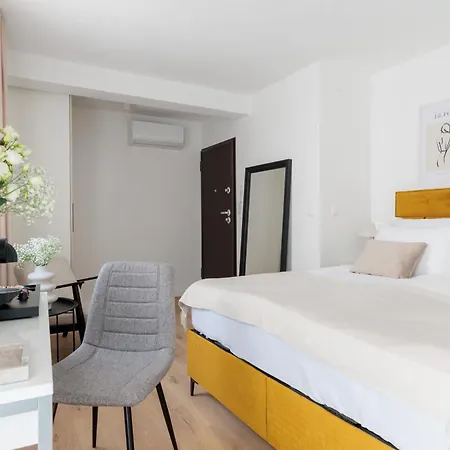 Barbara I - Luxury With Balcony Pensión 3*