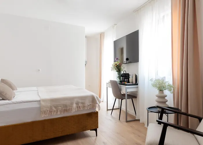 Gostinjska kuća Barbara I - Luxury With Balcony